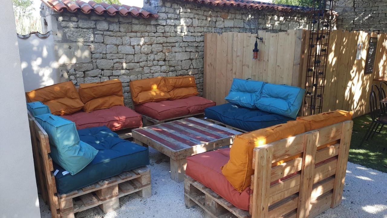 L'Auberge Des Artistes Nieul-sur-l'Autise Buitenkant foto